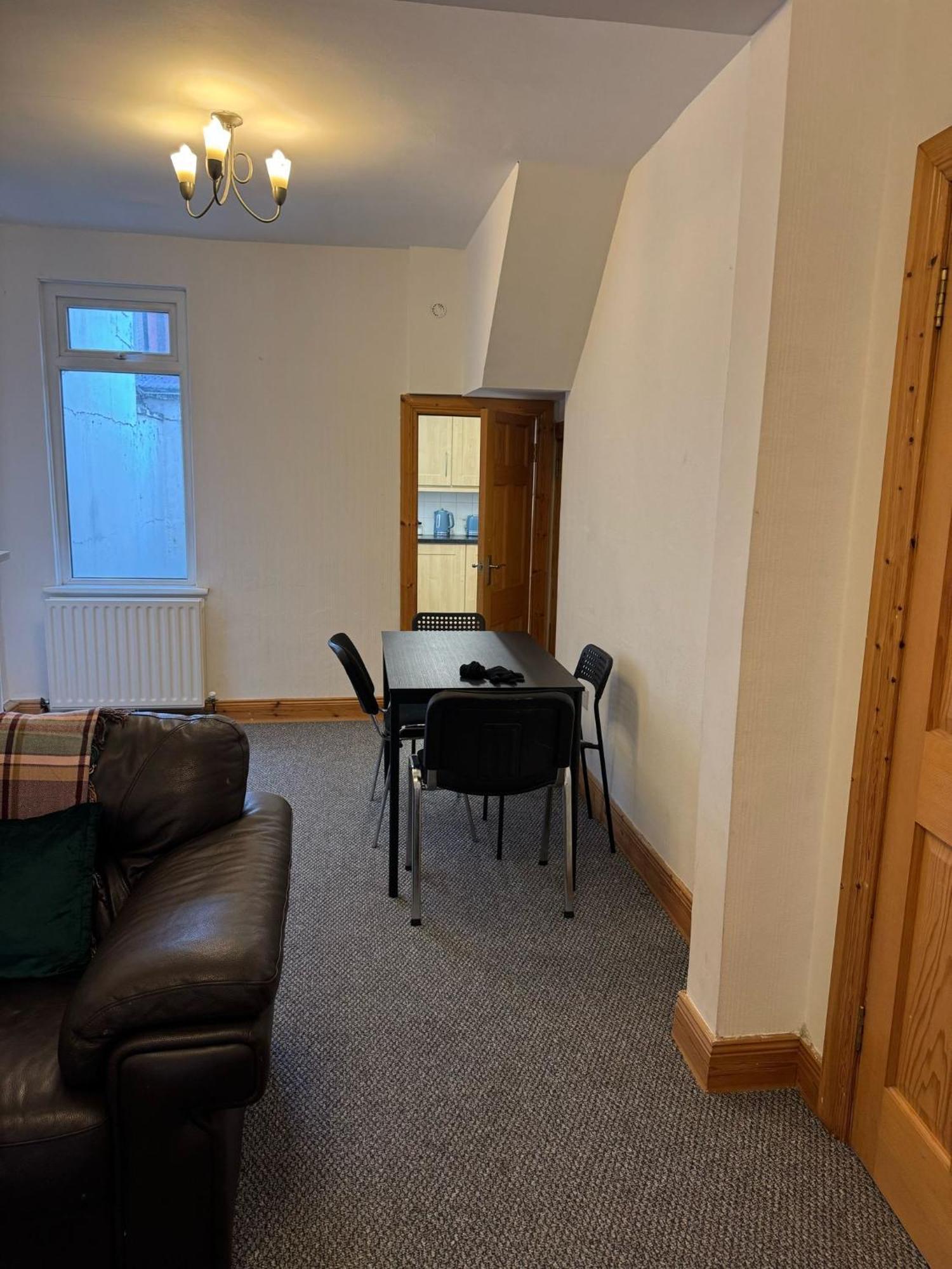 Lovely 2 Bedroom House Close To City Centre Belfast Exterior foto